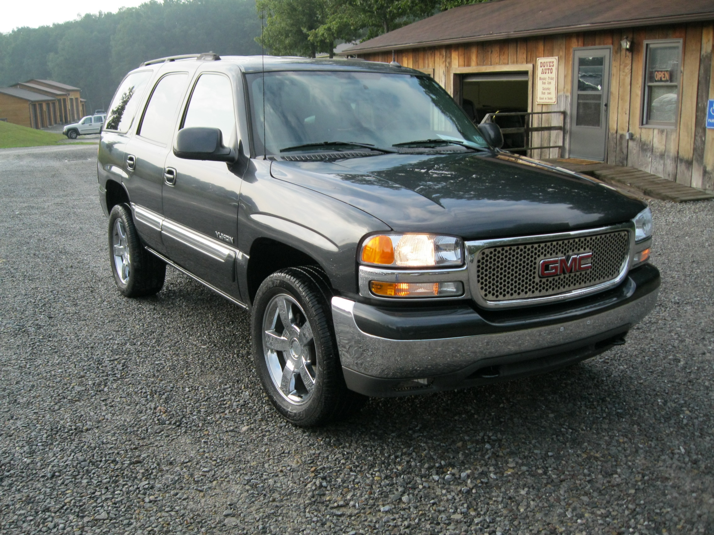 2005 Gmc yukon tire size